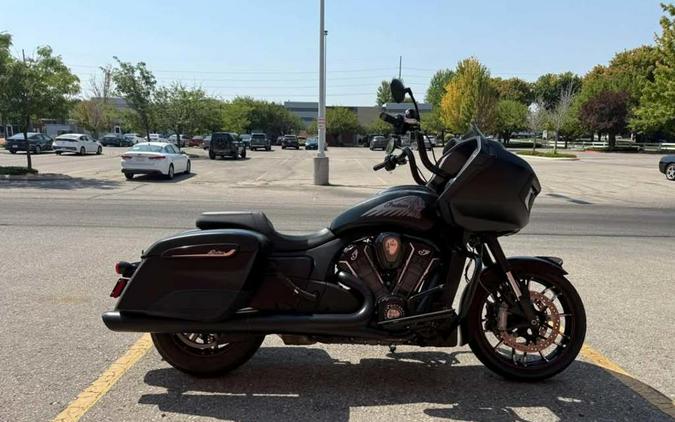 2020 Indian Motorcycle® Challenger Dark Horse Thunder Black Smoke