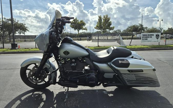 FLHXS 2019 Street Glide Special