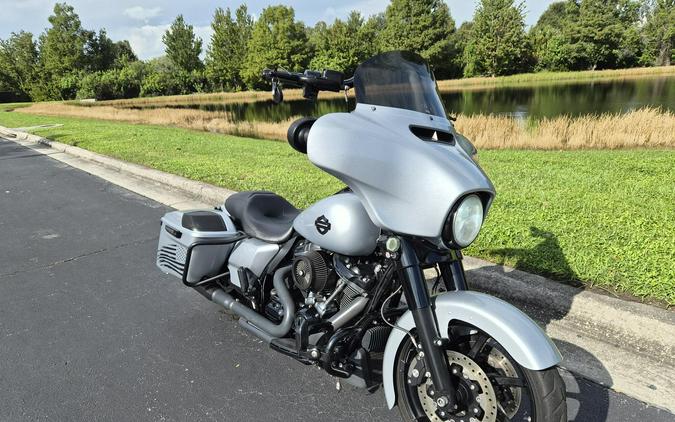 FLHXS 2019 Street Glide Special