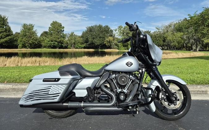 FLHXS 2019 Street Glide Special