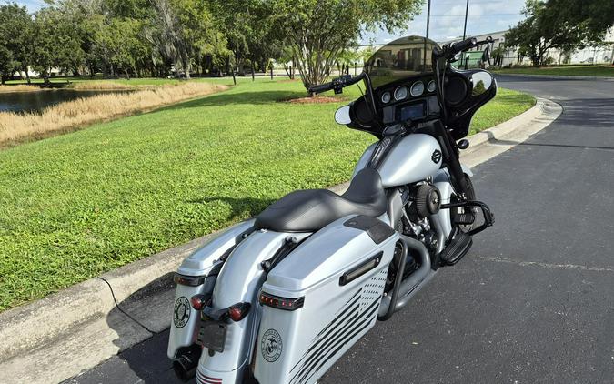 FLHXS 2019 Street Glide Special
