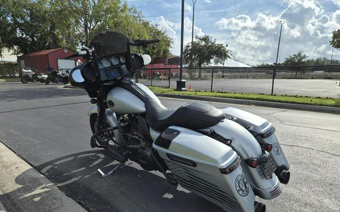FLHXS 2019 Street Glide Special