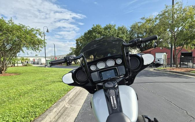 FLHXS 2019 Street Glide Special