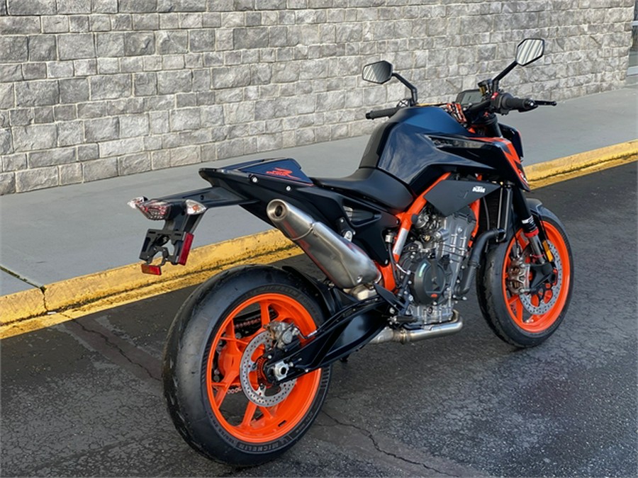 2023 KTM 890 Duke R