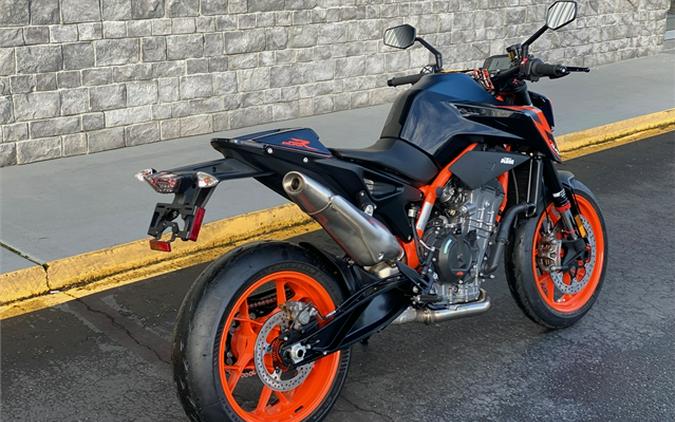 2023 KTM 890 Duke R