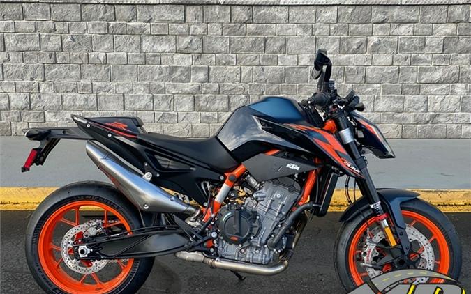 2023 KTM 890 Duke R