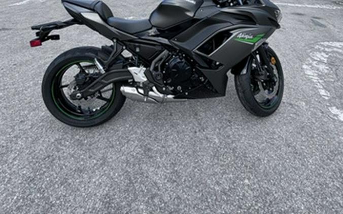 2024 Kawasaki Ninja 650 Metallic Matte Graphenesteel GrayEbony