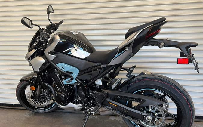 2025 Kawasaki Z900 ABS Galaxy Silver/Metallic Spark Black