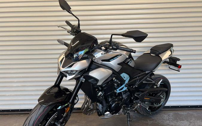 2025 Kawasaki Z900 ABS Galaxy Silver/Metallic Spark Black