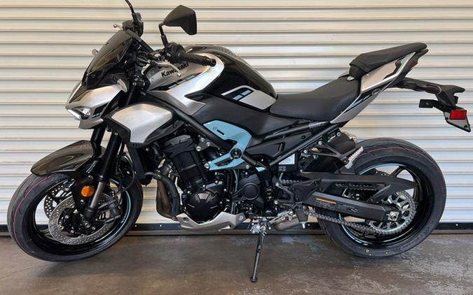 2025 Kawasaki Z900 ABS Galaxy Silver/Metallic Spark Black