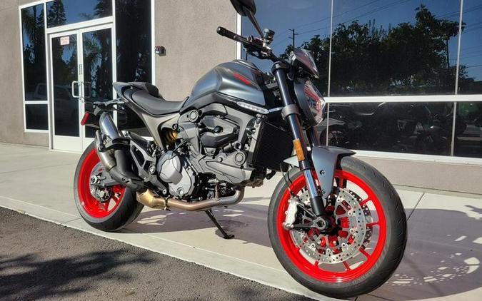 2022 Ducati MONSTER PLUS