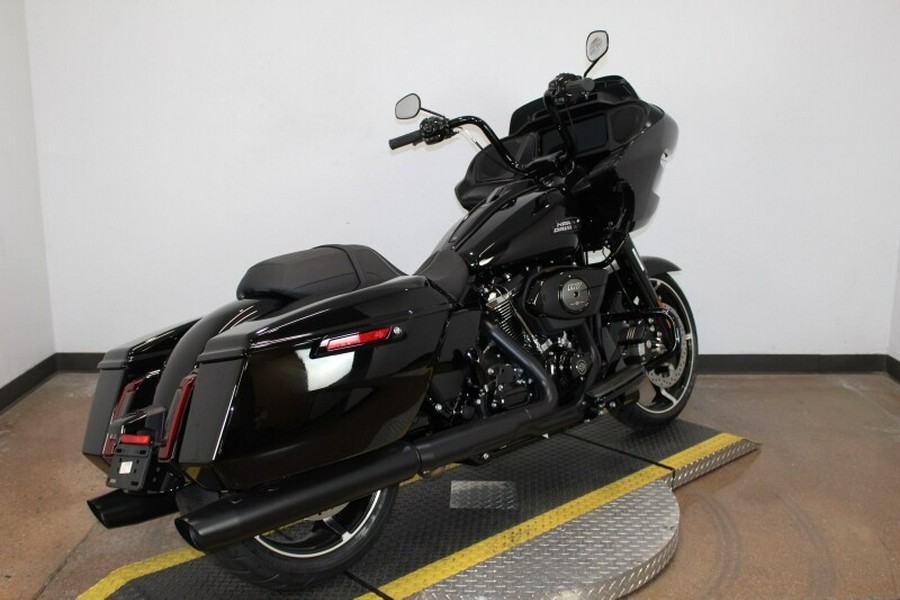 Harley-Davidson Road Glide® 2024 FLTRX 84398827 VIVID BLACK