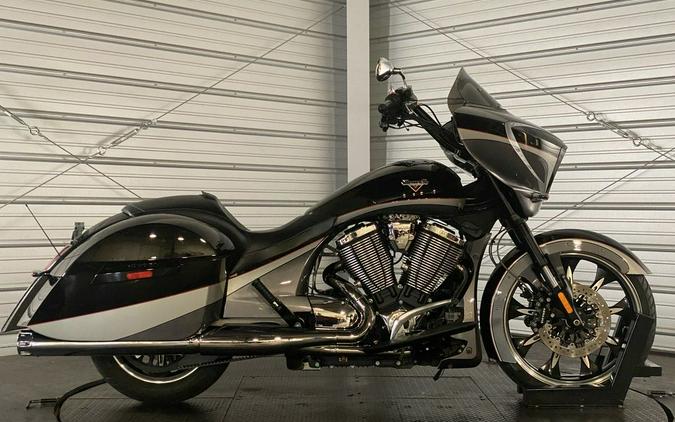 2016 Victory Motorcycles® Magnum® Black Crystal over Super Steel Gray
