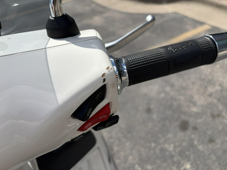 2022 Vespa GTS 300