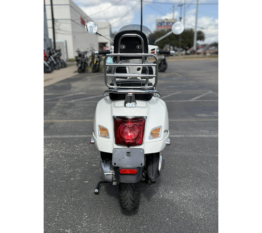 2022 Vespa GTS 300
