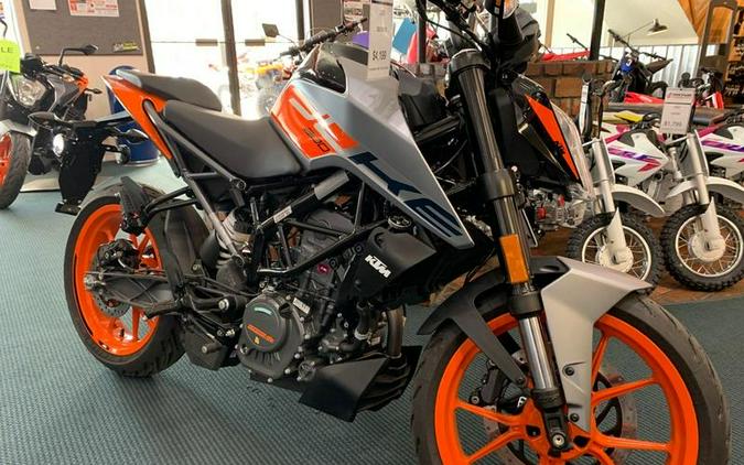 2023 KTM 200 Duke