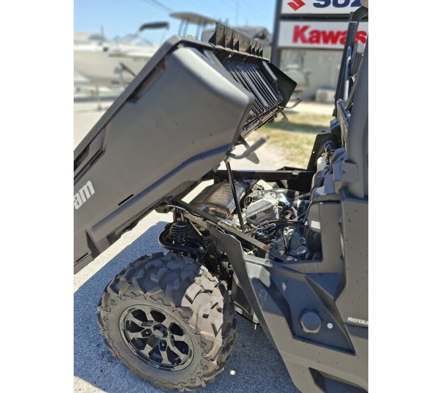 2026 Can-Am Defender HD7