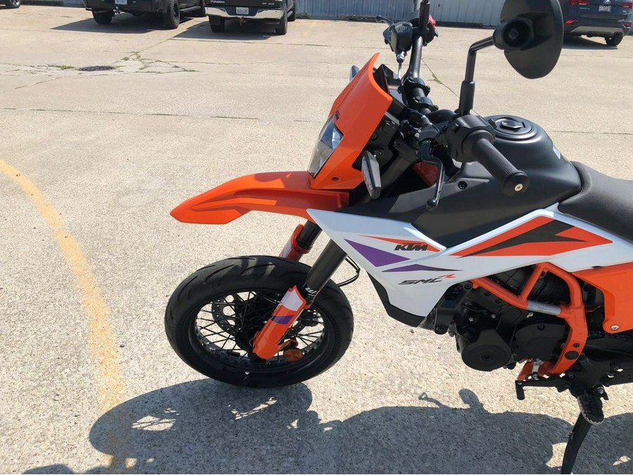 2025 KTM 390 SMC R