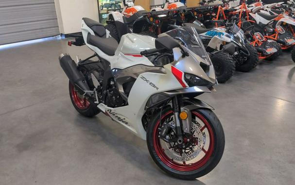 2024 Kawasaki Ninja® ZX™-6R ABS Pearl Robotic White/Metallic Graphite Gray