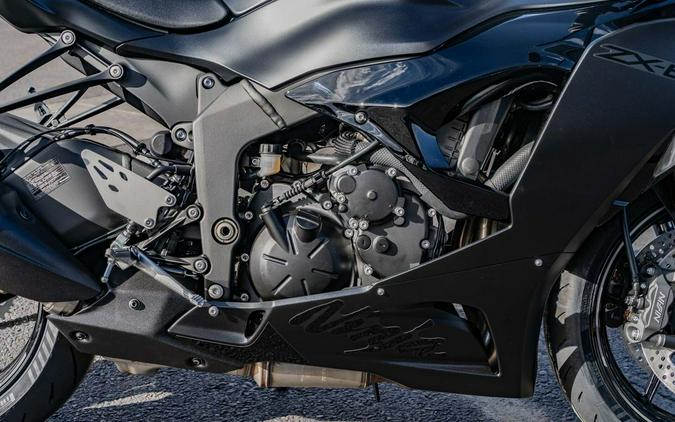 2024 Kawasaki Ninja® ZX™-6R ABS Metallic Flat Spark Black/Ebony