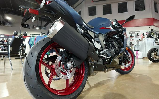 2027 Kawasaki Ninja® ZX™-6R ABS