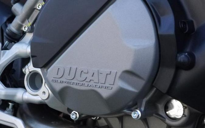 2024 Ducati Streetfighter V2 Storm Green