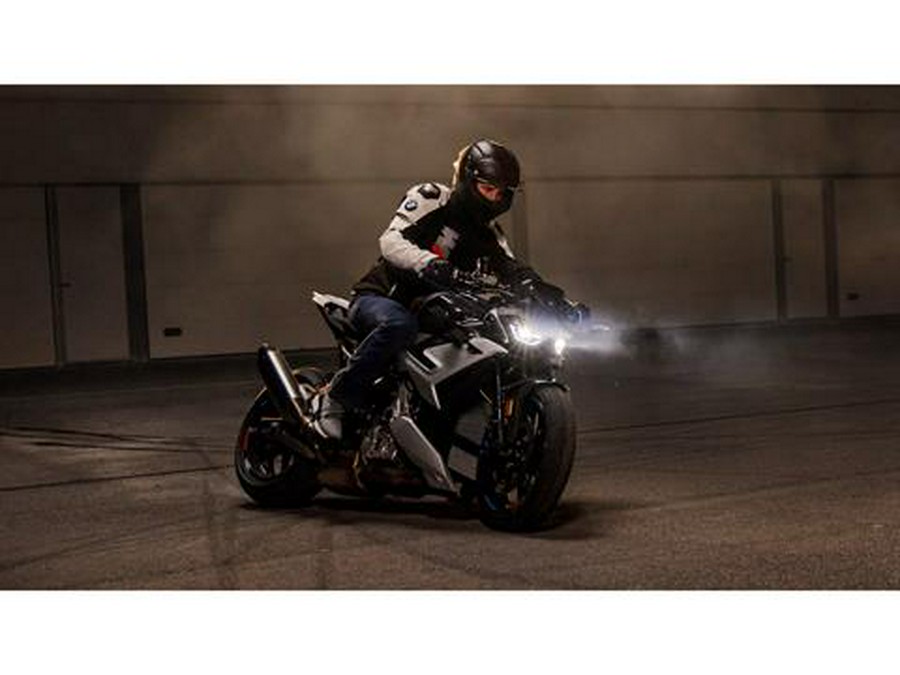 2026 BMW M 1000 R