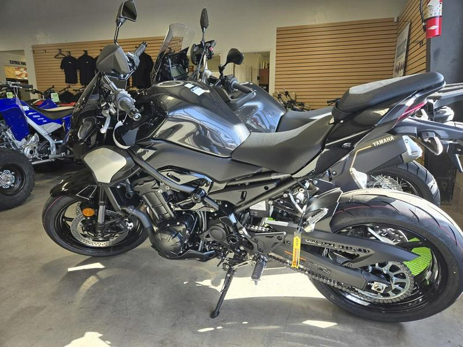 2025 Kawasaki Z900 ABS Metallic Spark Black/Metallic Carbon Gray