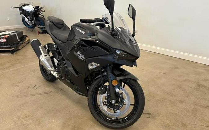 2026 Kawasaki Ninja 500 Metallic Flat Spark Black