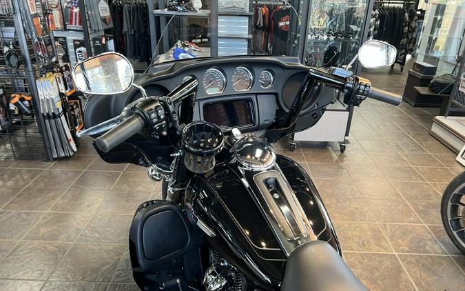 2023 Harley-Davidson® Tri Glide® Ultra Vivid Black