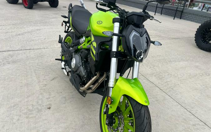 2024 Benelli 302S