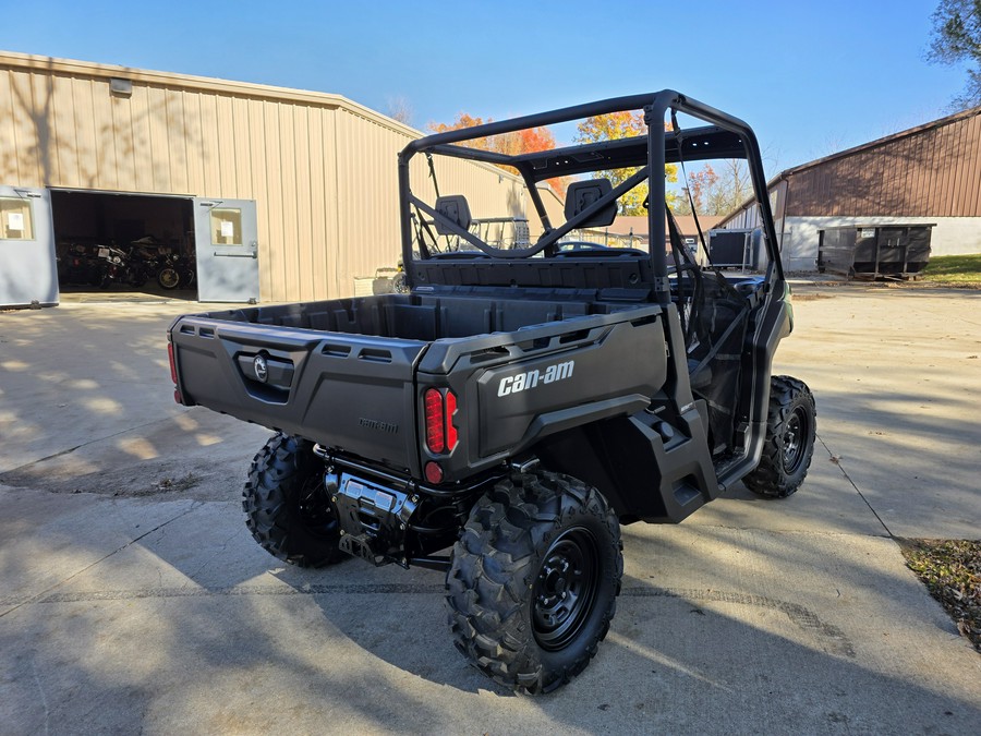 2025 Can-Am Defender HD7