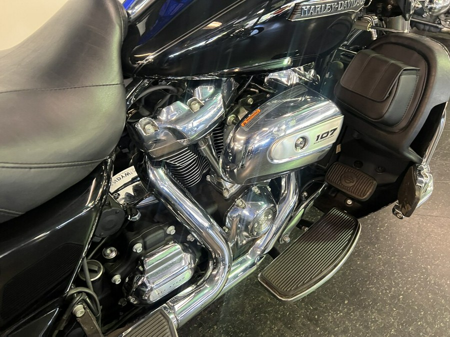 2018 Harley-Davidson Tri Glide Ultra Vivid Black FLHTCUTG