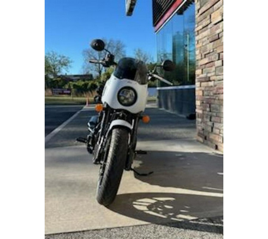 2024 Indian Sport Chief Ghost White Metallic Smoke