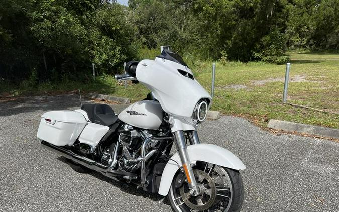 2017 Harley-Davidson® FLHXS - Street Glide® Special