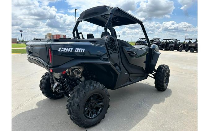 2024 Can-Am Commander XT 1000R Red / Black