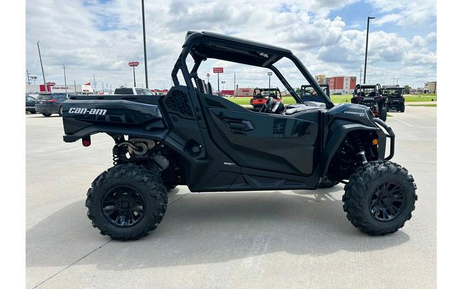 2024 Can-Am Commander XT 1000R Red / Black