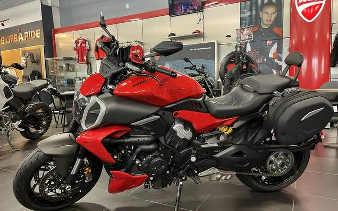 2024 Ducati Diavel V4 Red