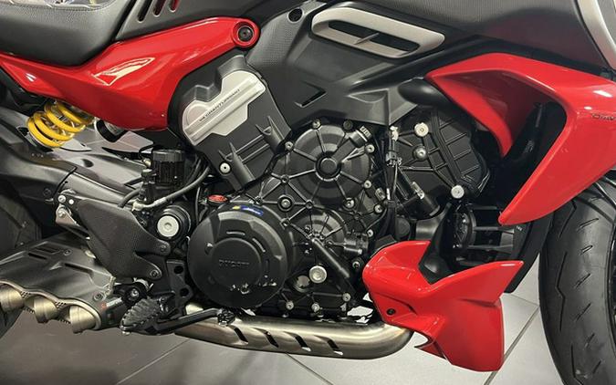 2024 Ducati Diavel V4 Red