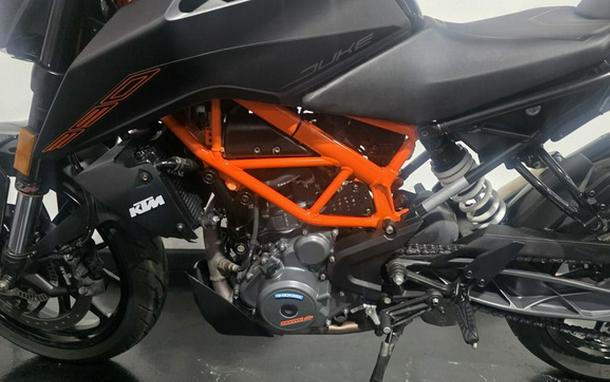 2023 KTM Duke 390
