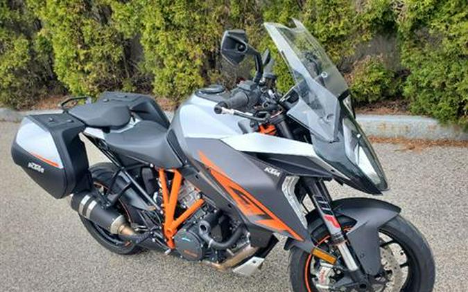 2017 KTM 1290 Super Duke GT