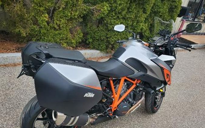 2017 KTM 1290 Super Duke GT