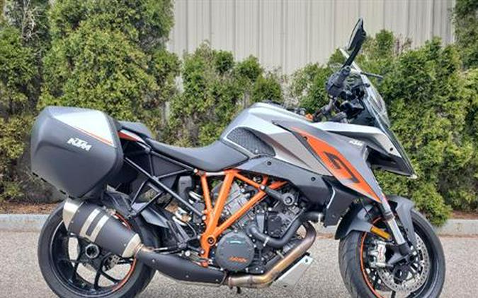 2017 KTM 1290 Super Duke GT