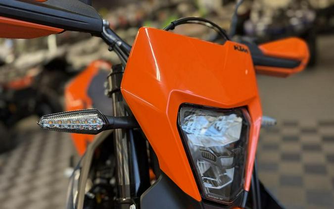 2026 KTM 690 SMC R