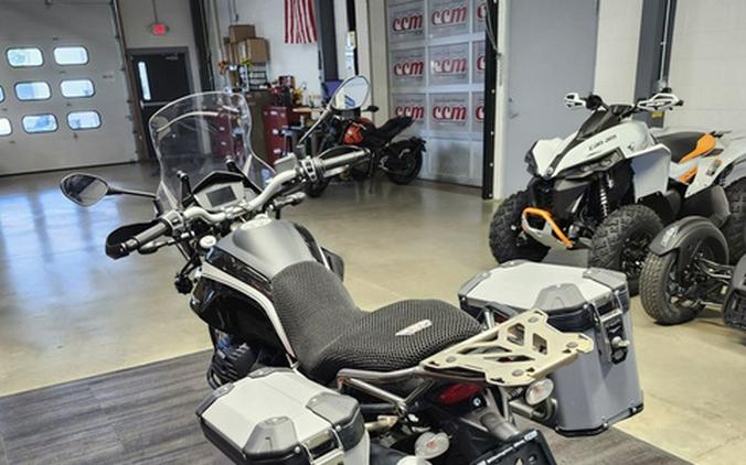 2023 Moto Guzzi V85 TT Guardia dOnore