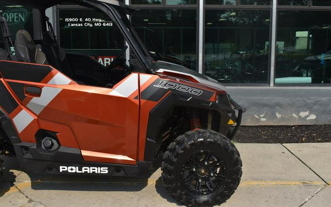 2019 Polaris® General® 1000 EPS Deluxe Orange Rust