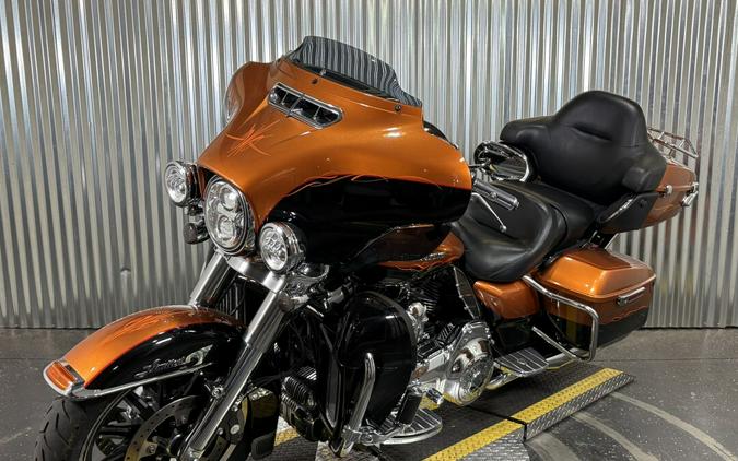 2015 Electra Glide Ultra Limited Two-Tone Amber Whiskey/Vivid Black