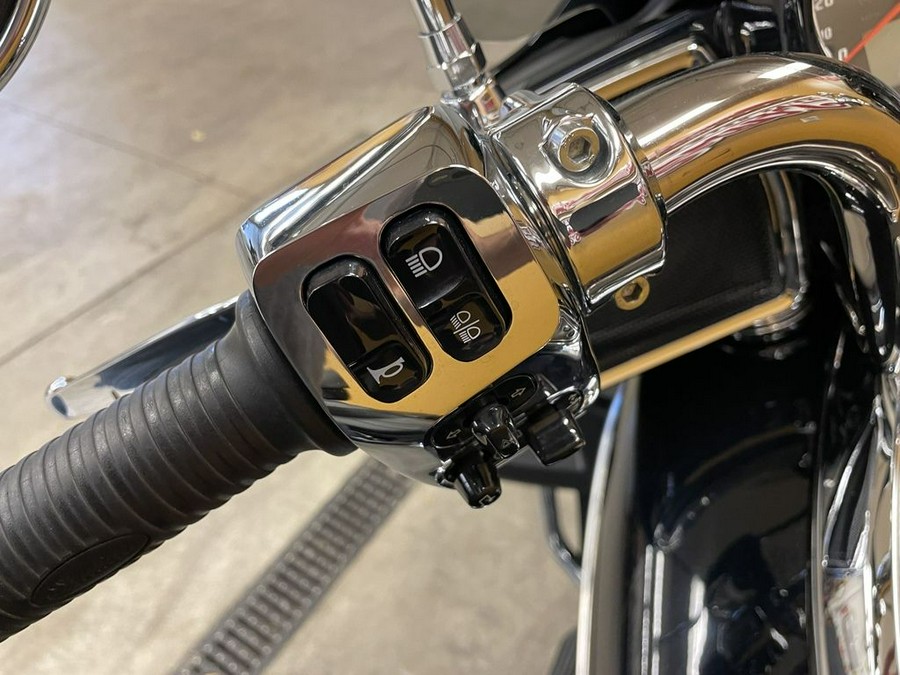 2021 Indian Motorcycle® Roadmaster® Limited Thunder Black Azure Crystal