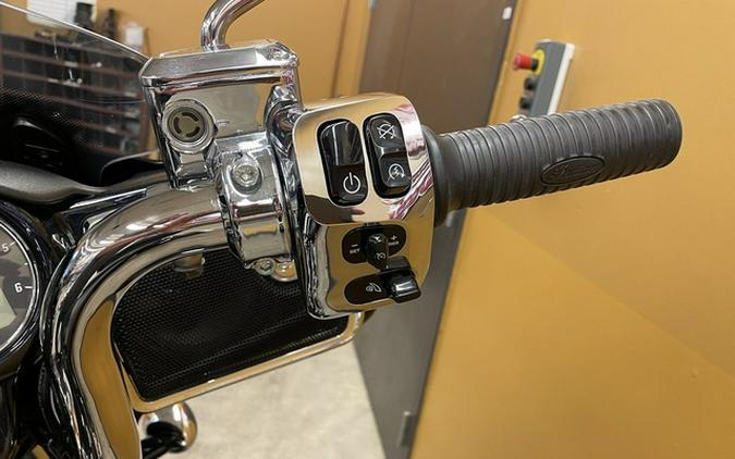 2021 Indian Roadmaster Limited Thunder Black Azure Crystal