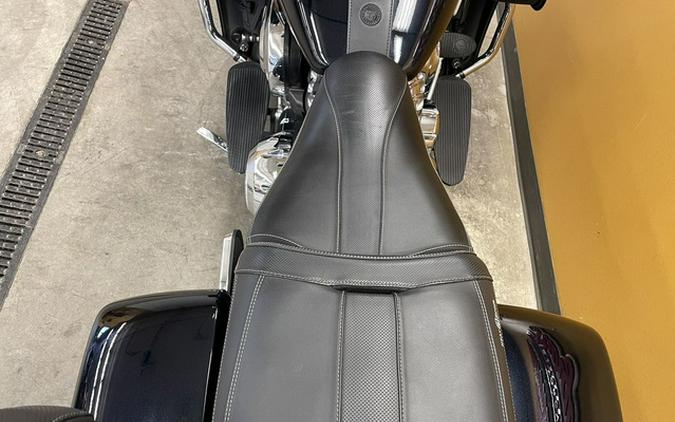 2021 Indian Roadmaster Limited Thunder Black Azure Crystal